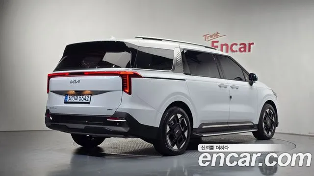 Kia Canival — Фото автомобиля 2
