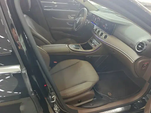 Mercedes-Benz E-Class — Фото автомобиля 19