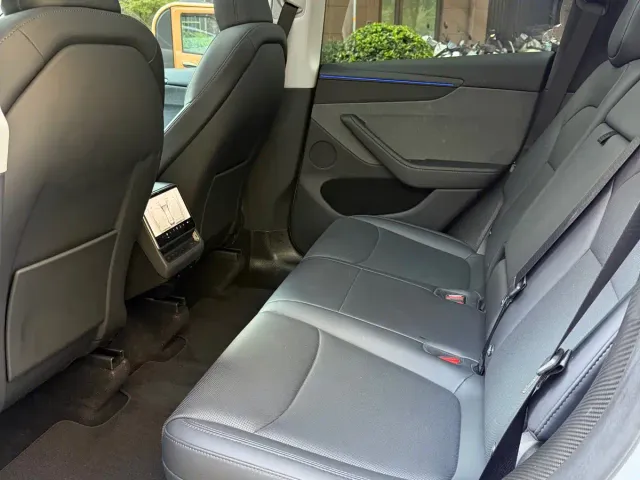 Tesla Model Y — Фото автомобиля 6