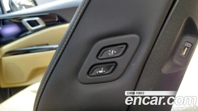 Kia Carnival Generation 4 — Фото автомобиля 30