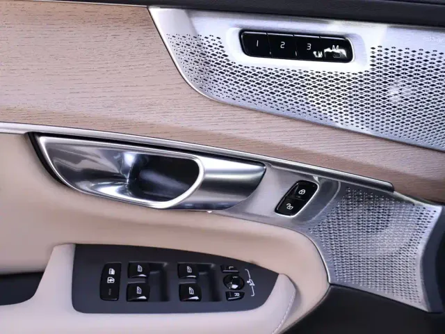 Volvo XC90 — Фото автомобиля 17