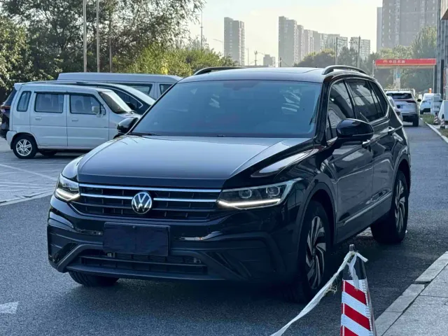 Volkswagen Tiguan L — Фото автомобиля 3