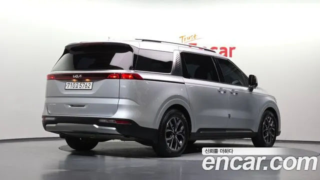 Kia Carnival Generation 4 — Фото автомобиля 2