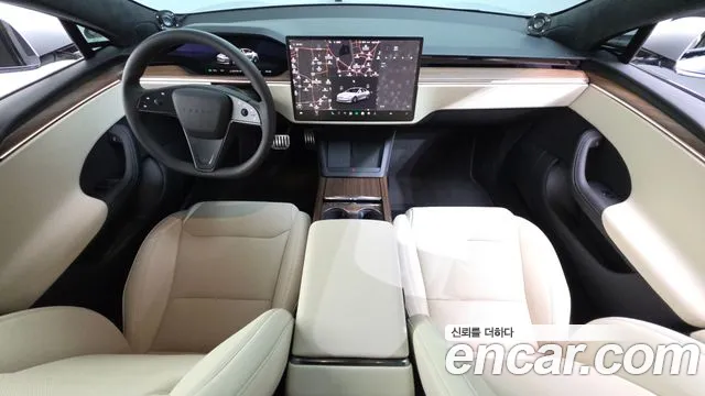 Tesla Model S — Фото автомобиля 10