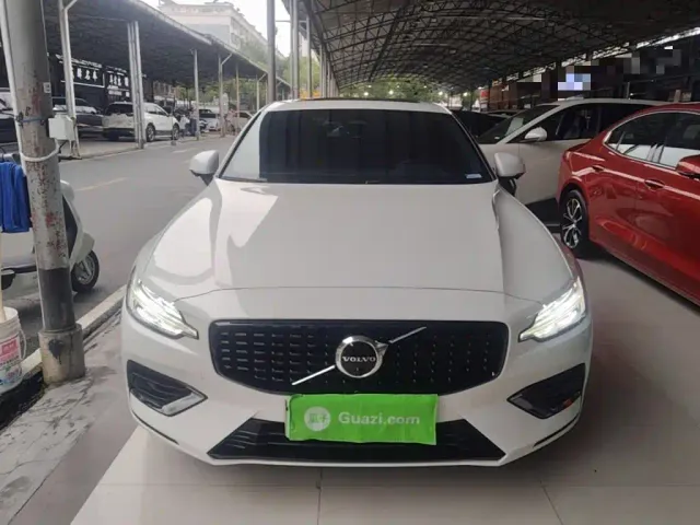 Volvo S60 — Фото автомобиля 2