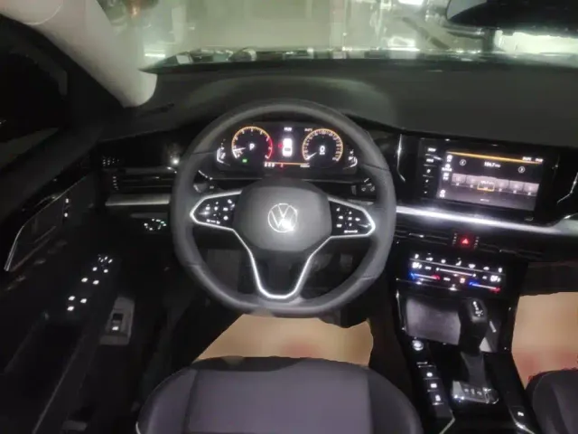 Volkswagen Passat 2024 380TSI Dragon Soaring Edition — Фото автомобиля 10