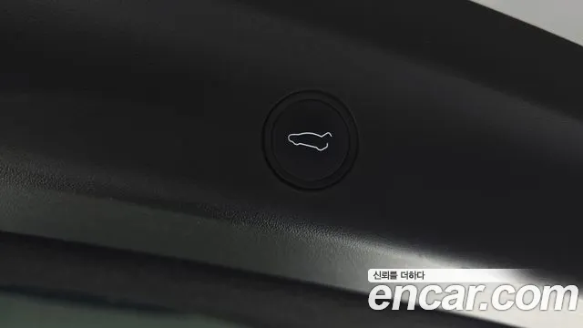 Tesla Model Y — Фото автомобиля 17