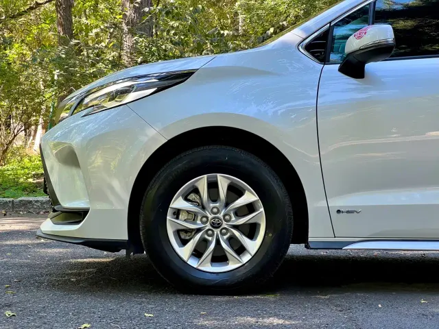 Toyota Granvia 2024 2.5L Hybrid Comfort — Фото автомобиля 18
