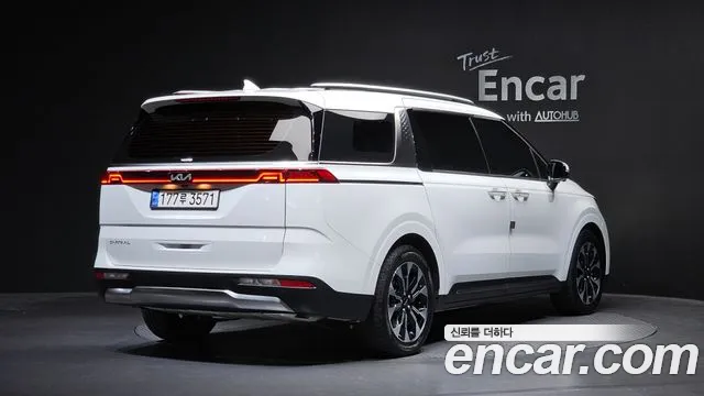 Kia Carnival Generation 4 — Фото автомобиля 2