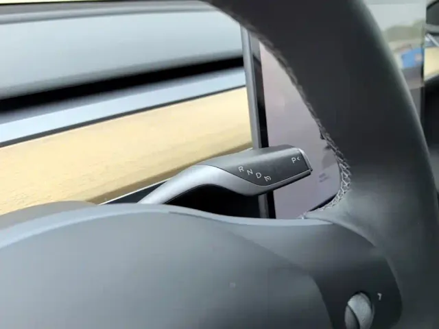 Tesla Model Y — Фото автомобиля 6