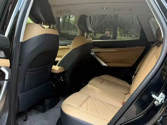 Geely Boyue L — Фото автомобиля 5