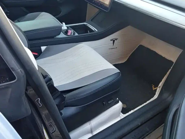 Tesla Model Y — Фото автомобиля 8