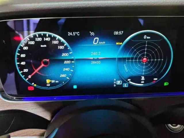 Mercedes-Benz E-Class — Фото автомобиля 4