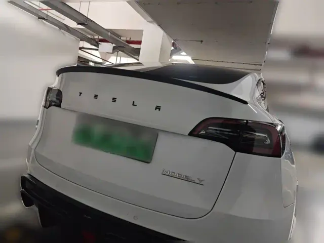 Tesla Model Y — Фото автомобиля 5