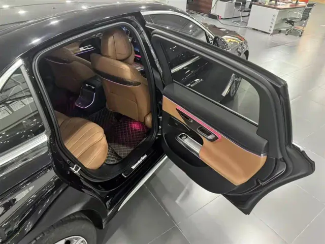 Mercedes-Benz E-Class — Фото автомобиля 18