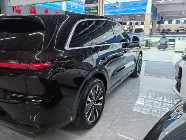 Li Auto L6 — Фото автомобиля 6