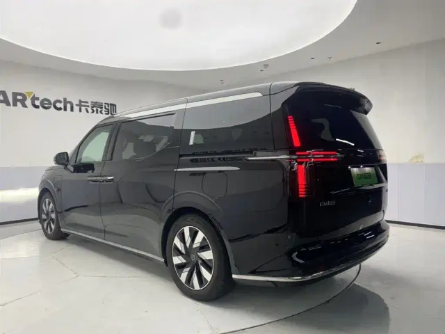 Volvo EM90 — Фото автомобиля 14