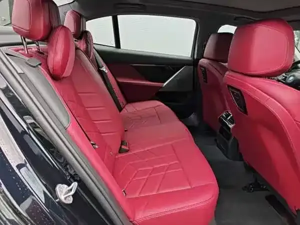 BMW i5 — Фото автомобиля 8