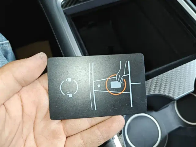 Tesla Model Y — Фото автомобиля 8