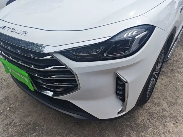 Jetour Jetour X70 PLUS 2023 1.5T DCT Self-Strengthening PRO 5-Seater — Фото автомобиля 14