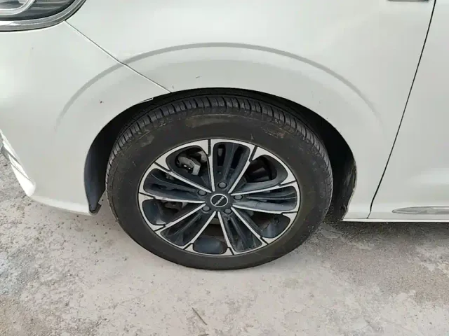 Roewe iMAX8 — Фото автомобиля 22