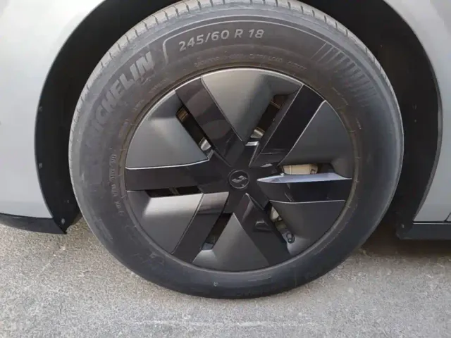Li Auto MEGA — Фото автомобиля 24