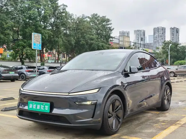 Фотография автомобиля — Tesla Model Y