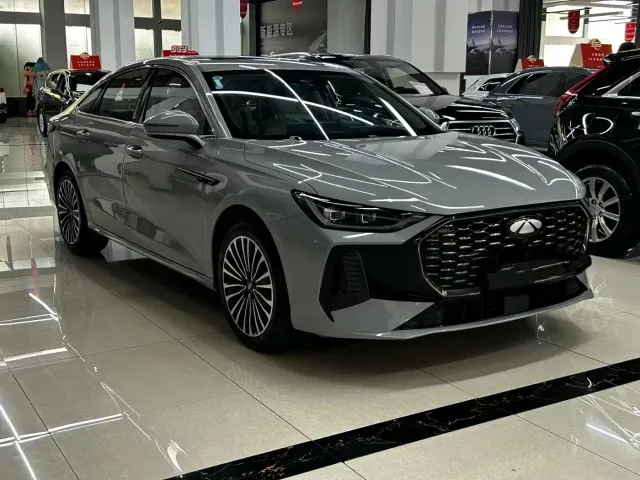 Chery Fengyun Fengyun A8L 2025 1.5TGDI 145km Luxury — Фото автомобиля 3