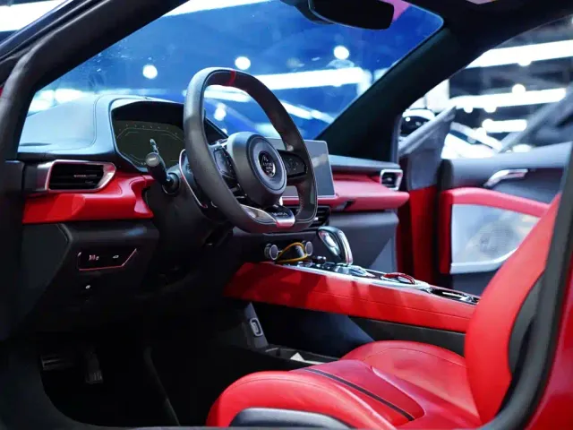 Lotus Emira — Фото автомобиля 10