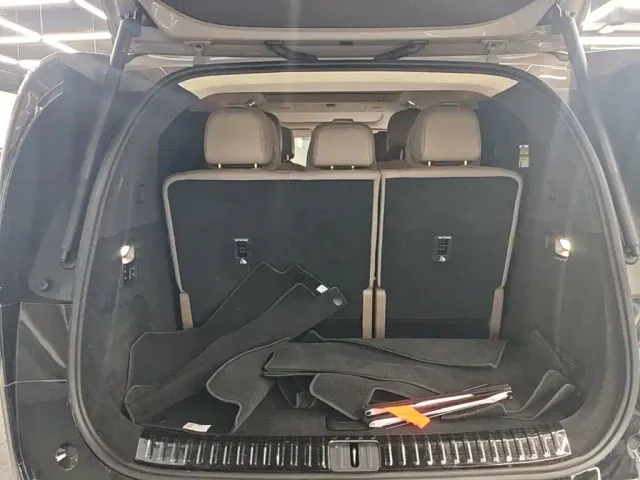 Li Auto MEGA — Фото автомобиля 18