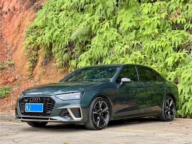 Фотография автомобиля — Audi A4L