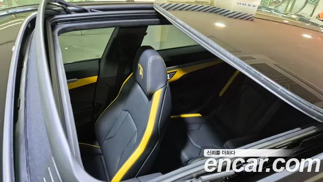 Lamborghini Urus — Фото автомобиля 16
