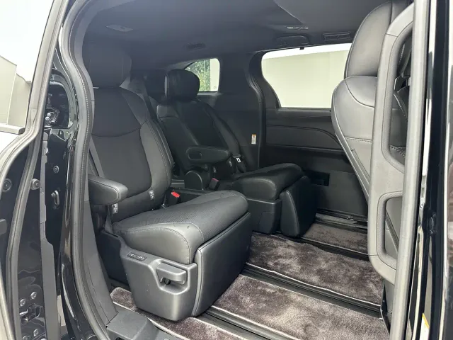 Toyota Sienna — Фото автомобиля 17