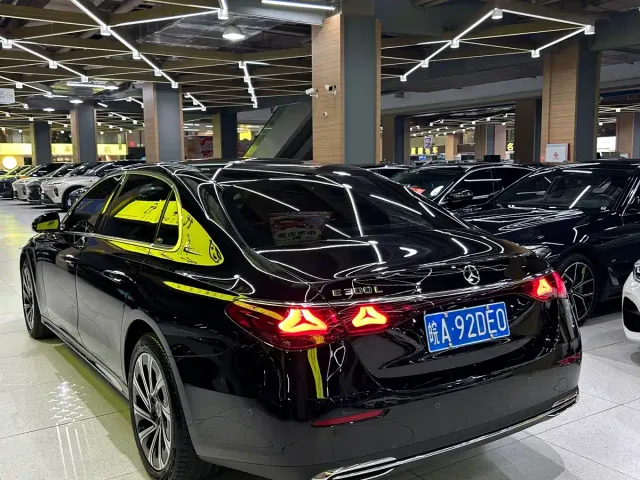 Mercedes-Benz E-Class — Фото автомобиля 8