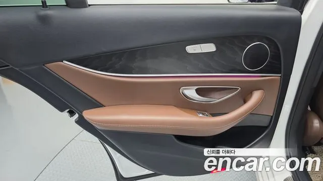 Mercedes-Benz E-Class — Фото автомобиля 24