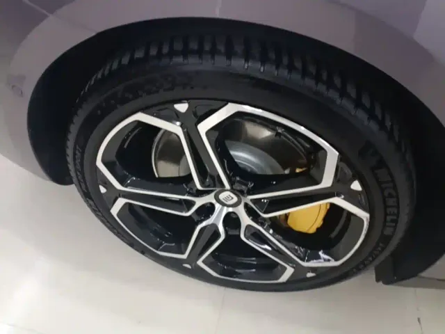 Xiaomi SU7 — Фото автомобиля 18