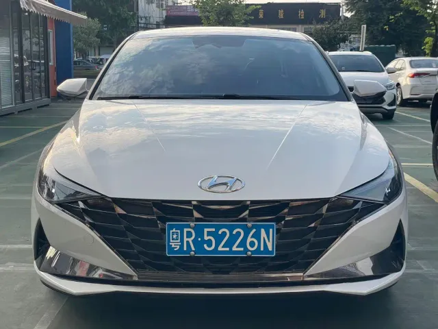 Hyundai Elantra — Фото автомобиля 2