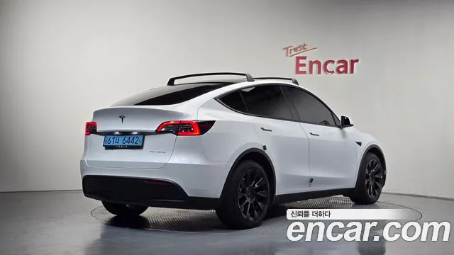 Tesla Model Y — Фото автомобиля 2