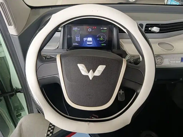 Wuling Hongguang Mini EV — Фото автомобиля 10