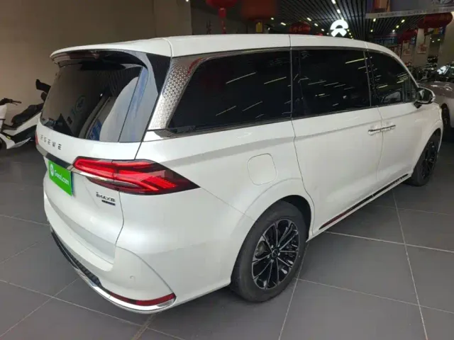 Roewe iMAX8 — Фото автомобиля 6