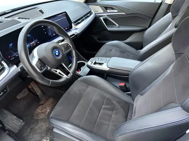 BMW iX1 — Фото автомобиля 8