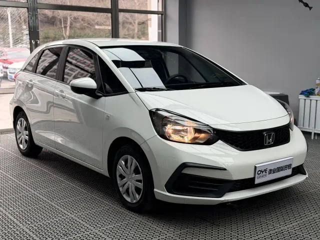 Honda Fit — Фото автомобиля 3