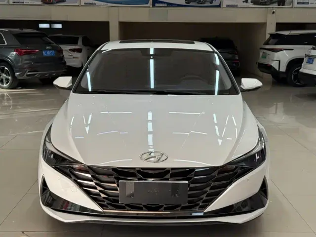 Hyundai Elantra — Фото автомобиля 2