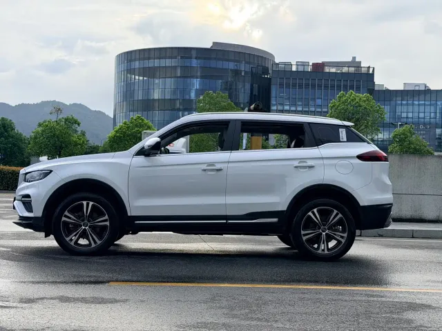 Geely Boyue — Фото автомобиля 6