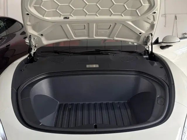 Xiaomi SU7 — Фото автомобиля 14