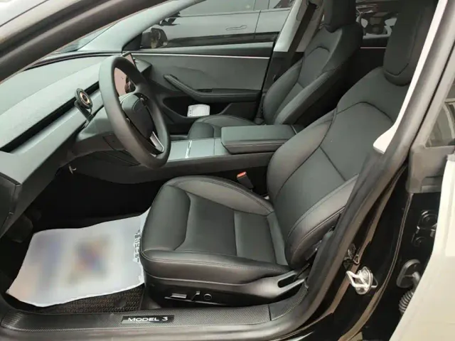 Tesla Model 3 — Фото автомобиля 14