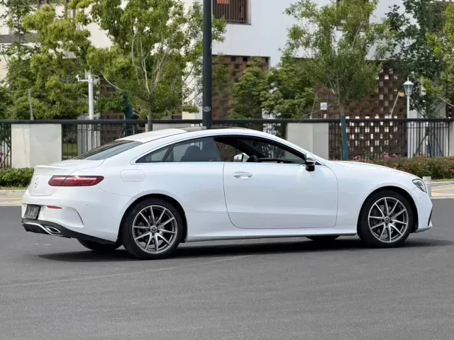 Mercedes-Benz E-Class — Фото автомобиля 8