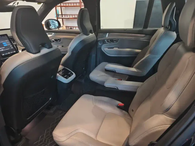 Volvo XC90 — Фото автомобиля 5