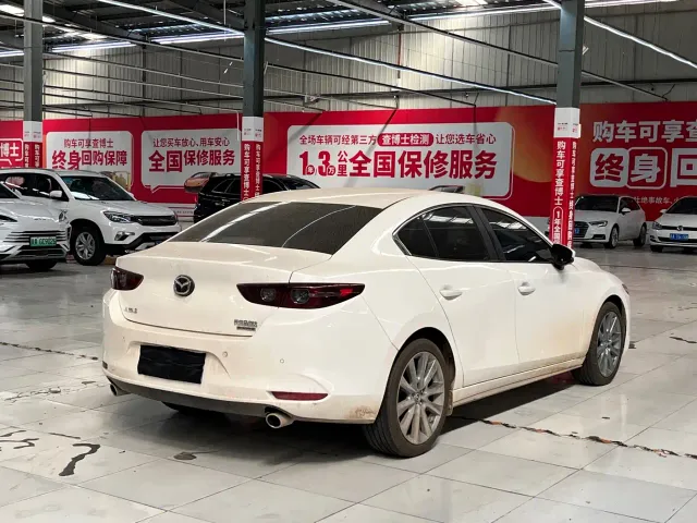 Mazda Axela — Фото автомобиля 10