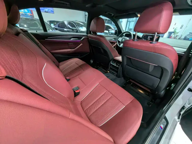 BMW 5 Series — Фото автомобиля 9